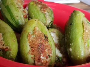 Parwal-ka-bharwa-peanut-corriander-stuffed-pointed-gaurd