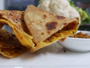 gobhi-paratha