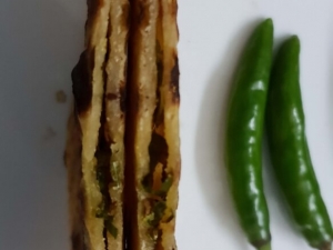 hari-mirch-ka-paratha