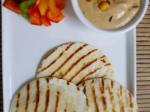 pita-bread-with-peanut-hummus