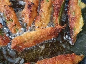 yogurt-okra-frying